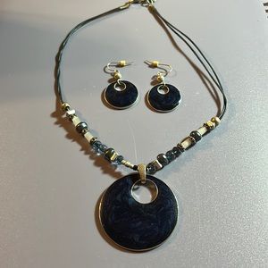Necklace and earrings set - B9
